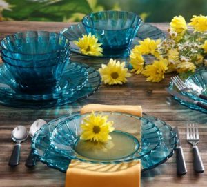 plastic outdoor dinnerware