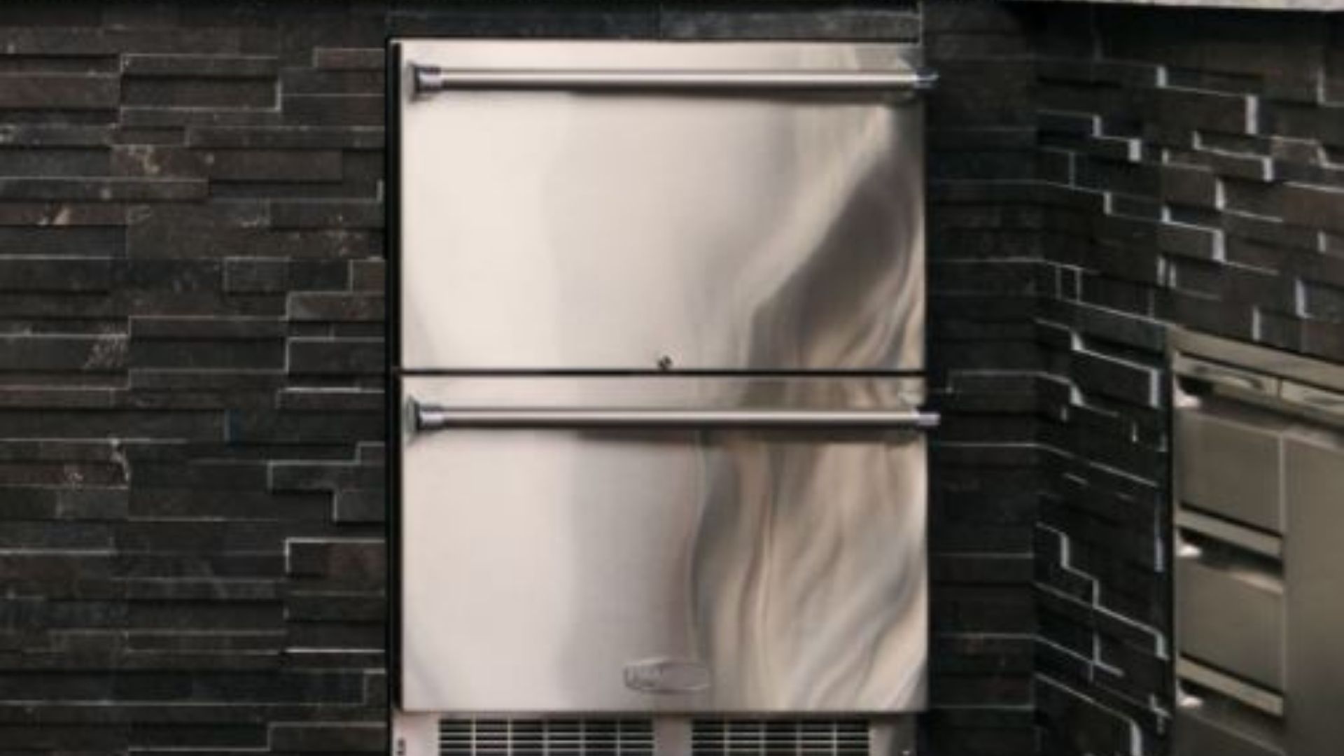 how to protect an outdoor refrigerator and how to select the right one
