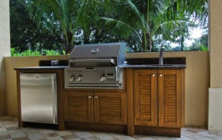 outdoor kitchen with refrigerator on island
