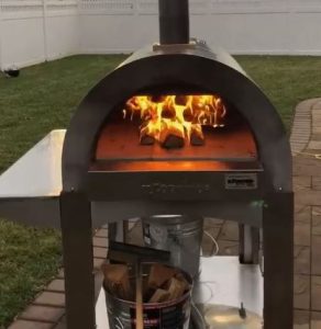 Outdoor pizza oven on movable cart